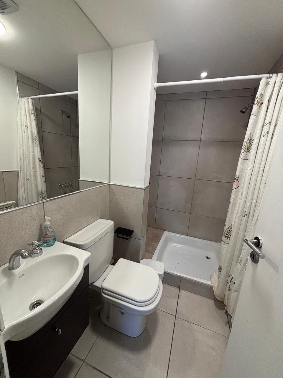 Monoambiente Amplio, con Vestidor y Terraza propia, en el Centro de Bariloche